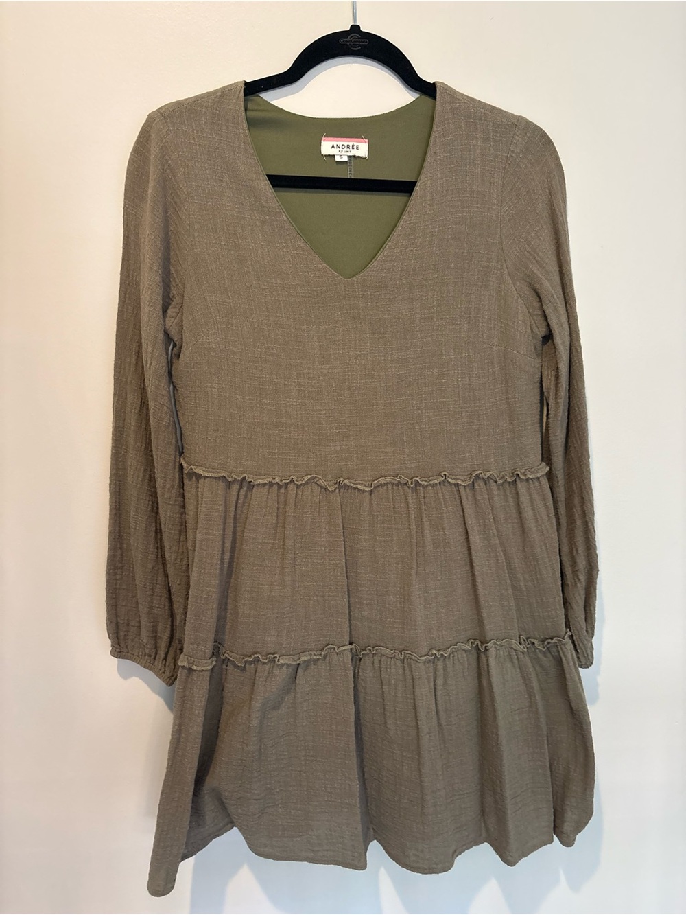 ANDREE BY UNIT Olive Green Tiered V-Neck Long Sleeve Dress